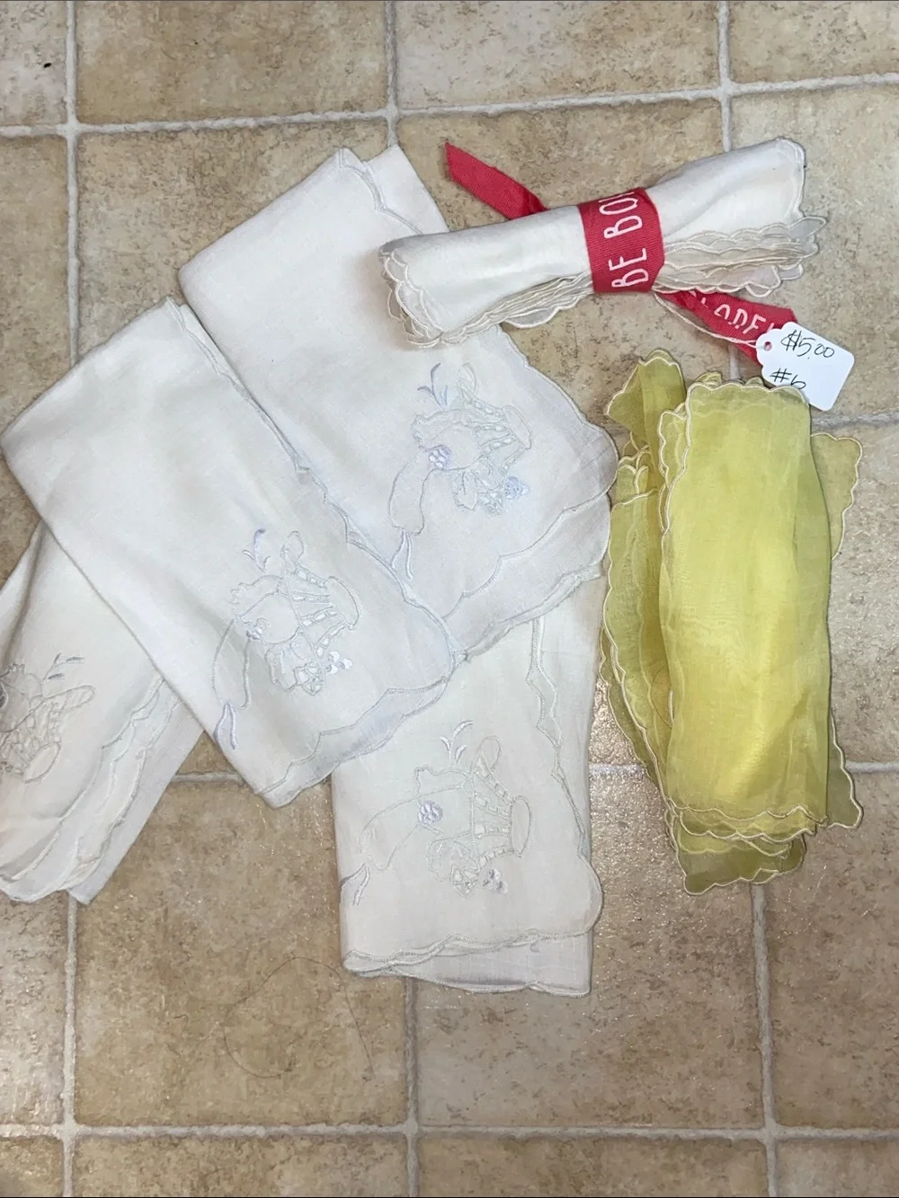 Scalloped Edge Cocktail Napkins Set in White and Yellow